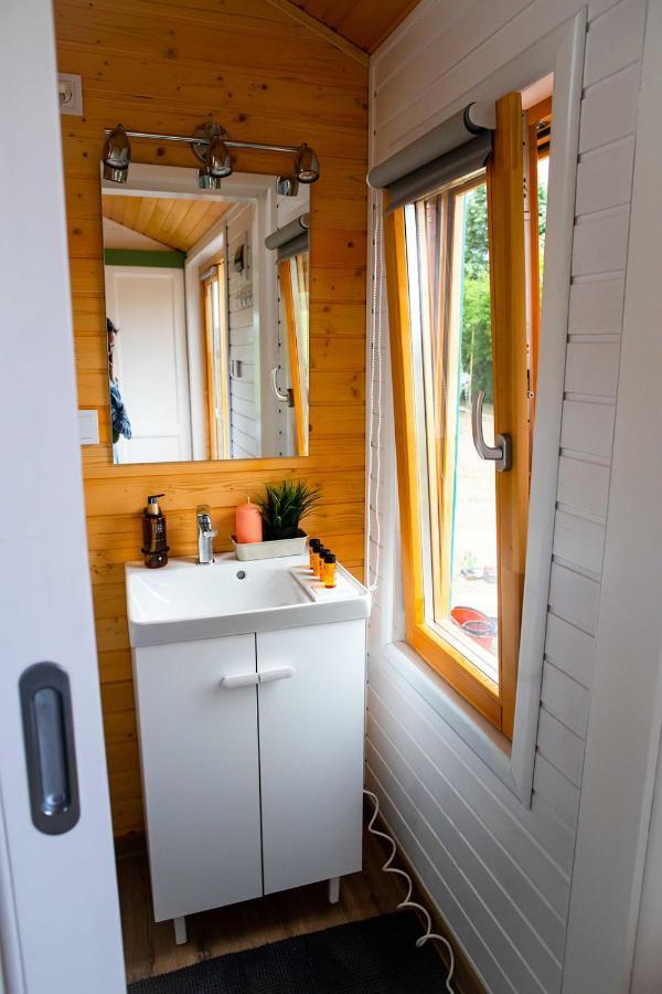 Tiny House In The Vineyard By Gramofon Wine Hotel Iordachianu ภายนอก รูปภาพ