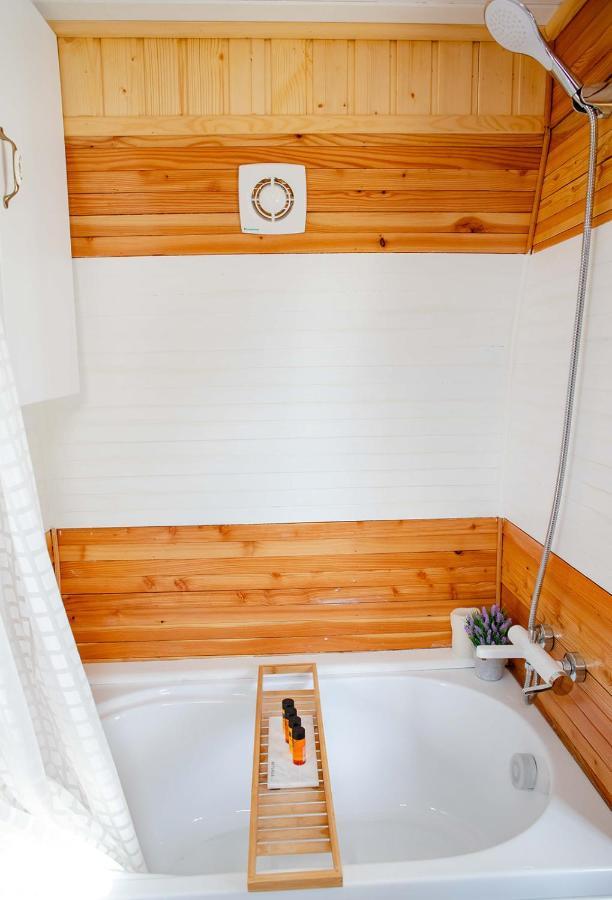 Tiny House In The Vineyard By Gramofon Wine Hotel Iordachianu ภายนอก รูปภาพ